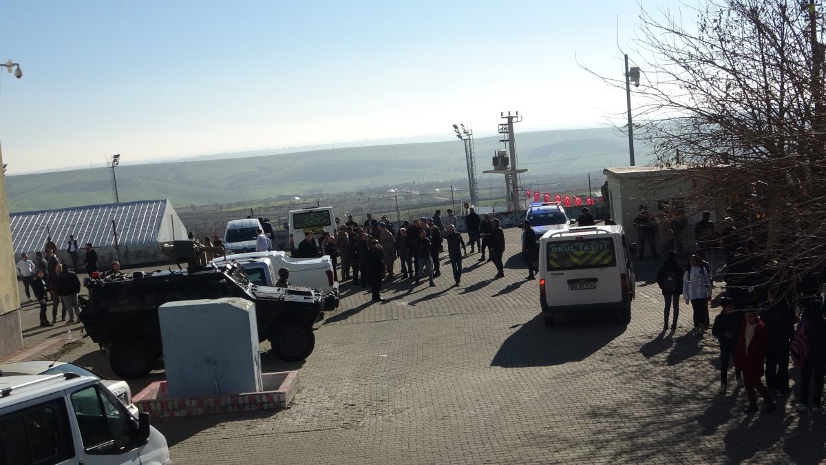 Diyarbakır’da öğrencilerin kavgasına veliler de dahil oldu, polis ve jandarma müdahale etti 