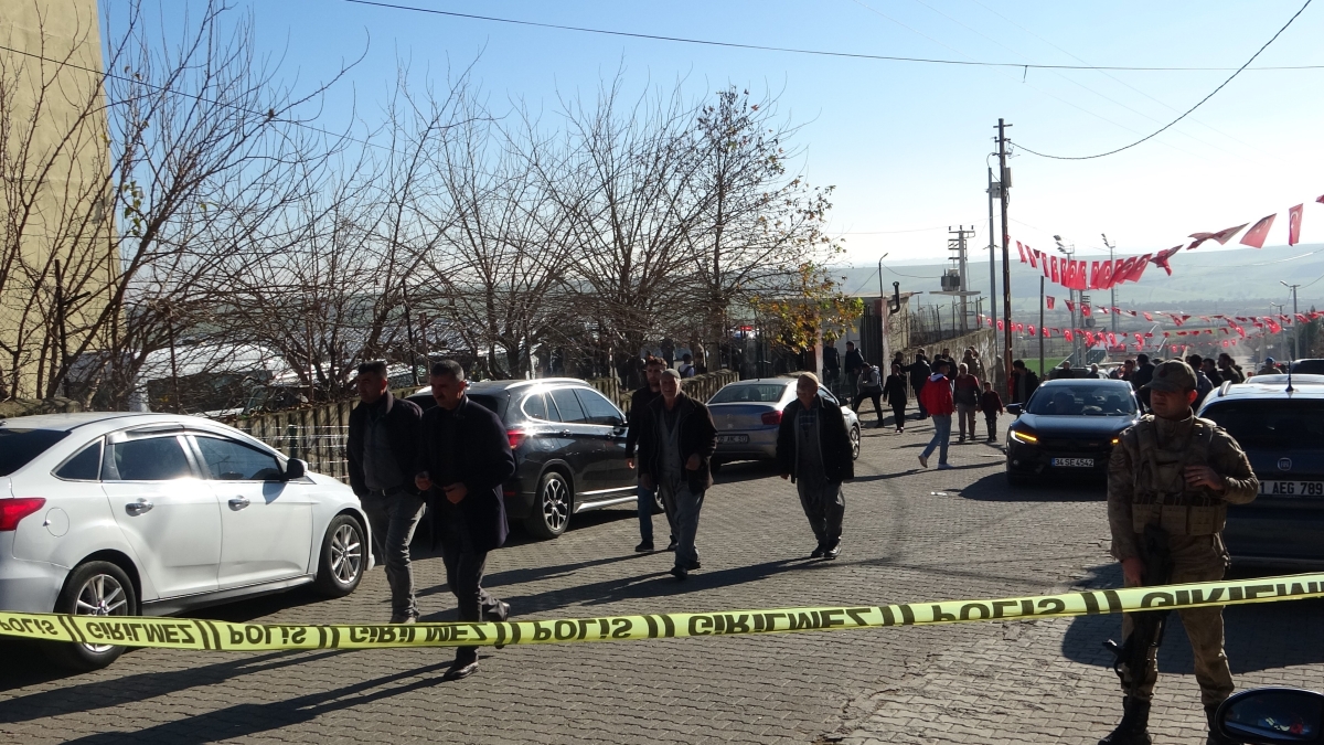 Diyarbakır’da öğrencilerin kavgasına veliler de dahil oldu, polis ve jandarma müdahale etti 