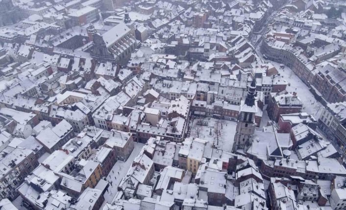 Belçikada yoğun kar yağışı: Seferler askıya alındı