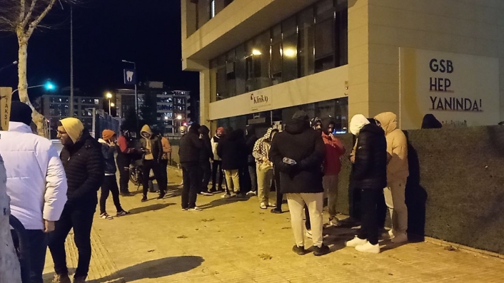 Çorum´daki depremin ardından vatandaşlar sokağa indi