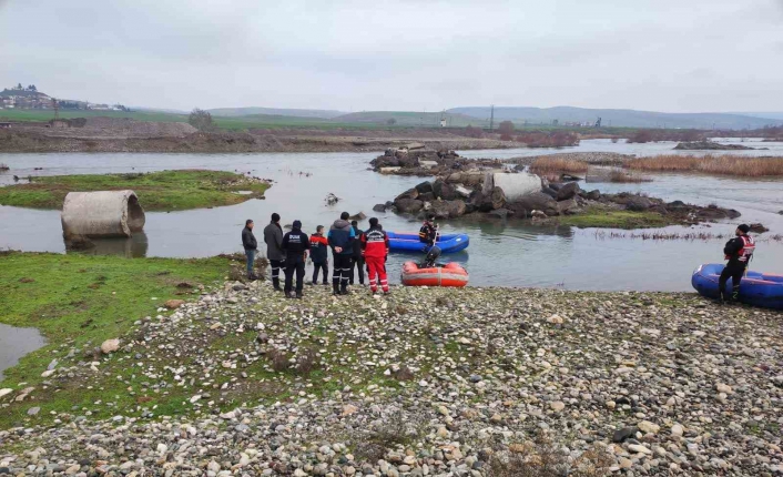 Diyarbakırda 5 gündür Dicle Nehrinde kaybolduğu değerlendirilen kişiyi arama çalışmaları devam ediyor
