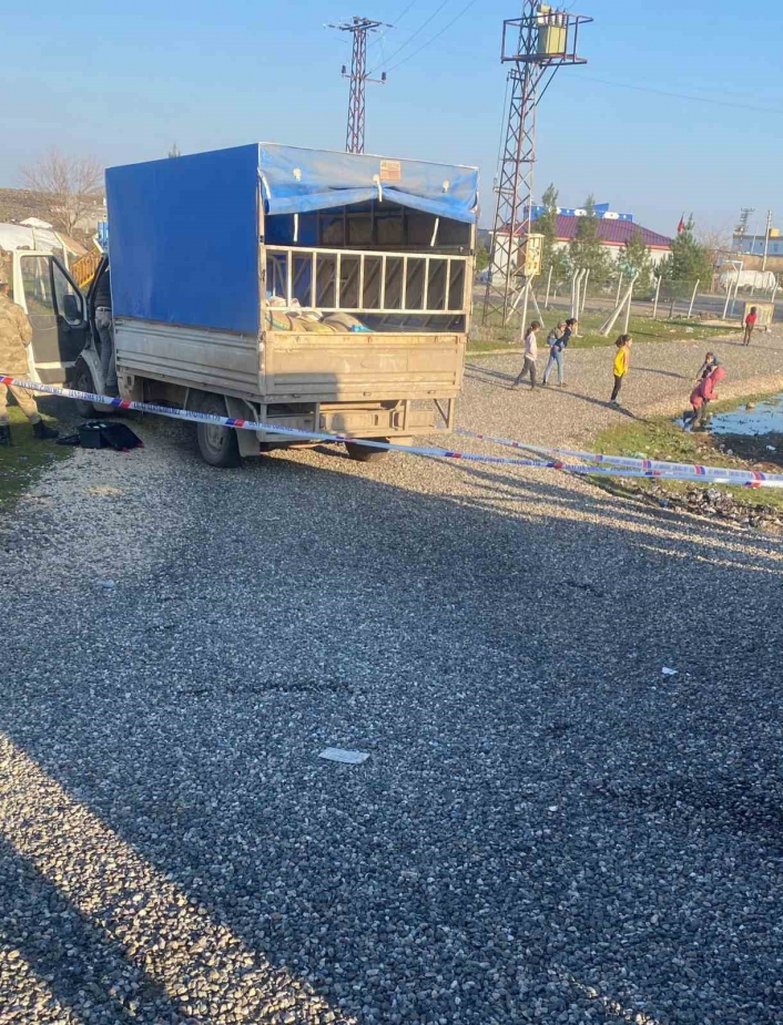 Diyarbakırda kamyonetin çarptığı çocuk hayatını kaybetti