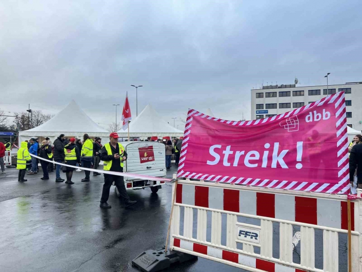 Frankfurt Havalimanında işçiler greve gitti: 800 uçuş iptal edildi