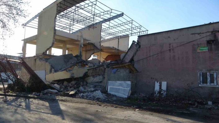 Malatyada sanayi sitesinde 6 dükkanın bulunduğu blok çöktü